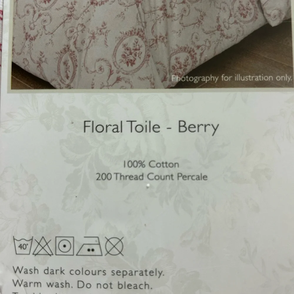 Cabbages & Roses Floral Toile-Berry 3 Piece King Duvet Set. Brand New!